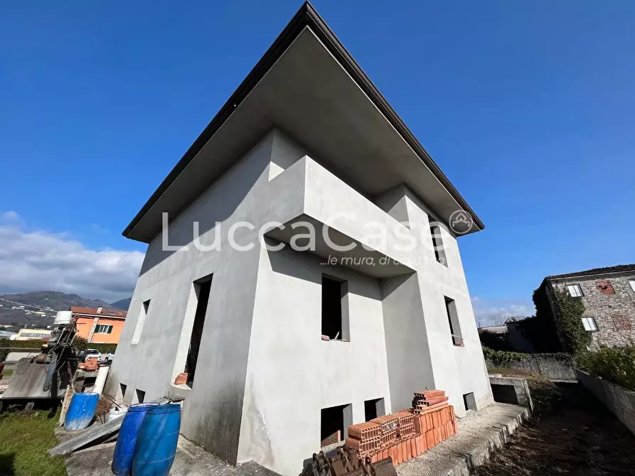 Immagine 1 di Villa in vendita  a Capannori