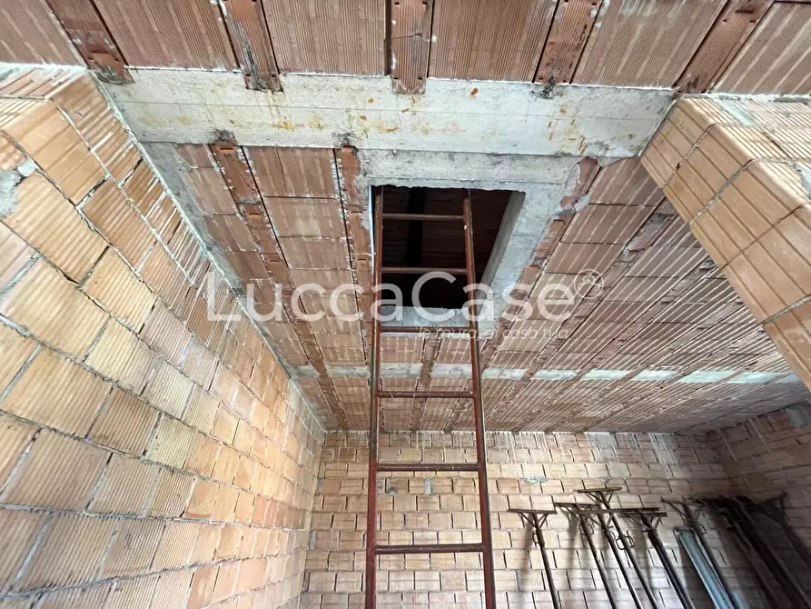 Immagine 22 di Villa in vendita  a Capannori