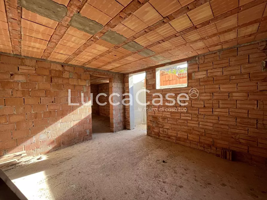 Immagine 4 di Villa in vendita  a Capannori