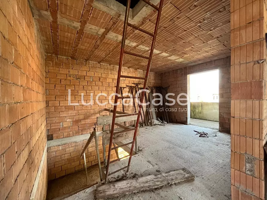 Immagine 2 di Villa in vendita  a Capannori