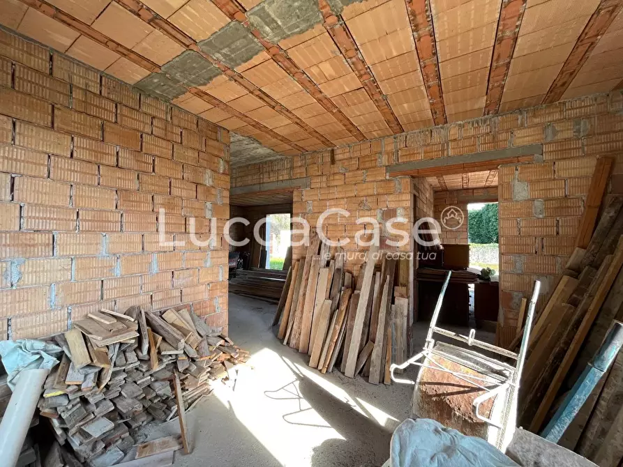 Immagine 3 di Villa in vendita  a Capannori