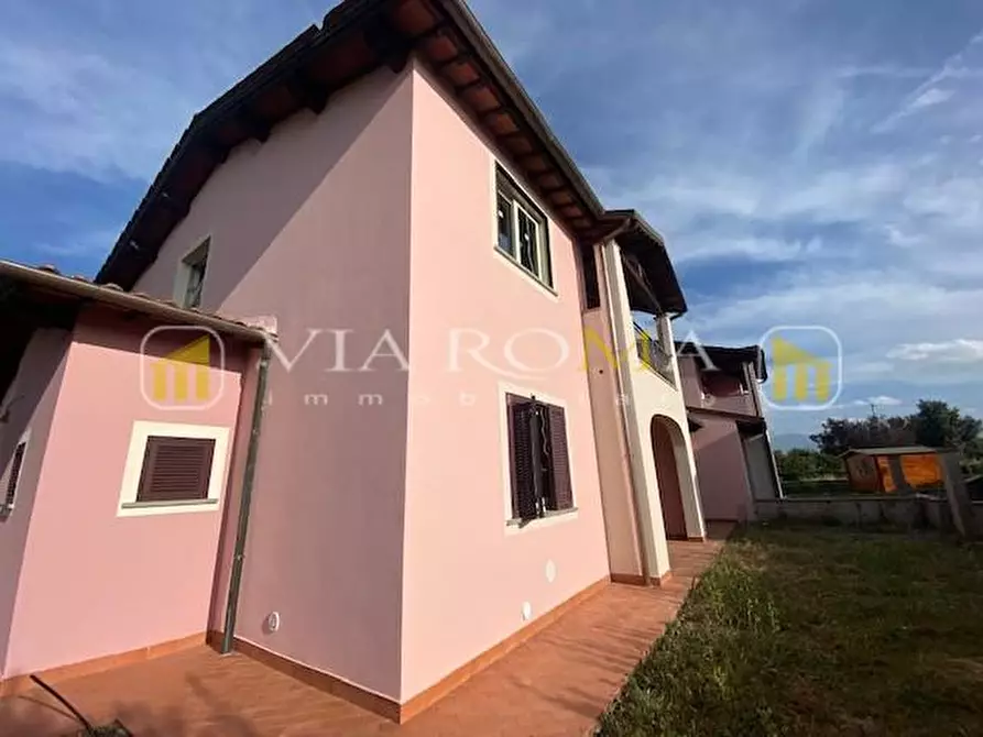 Immagine 30 di Casa bifamiliare in vendita  a Capannori