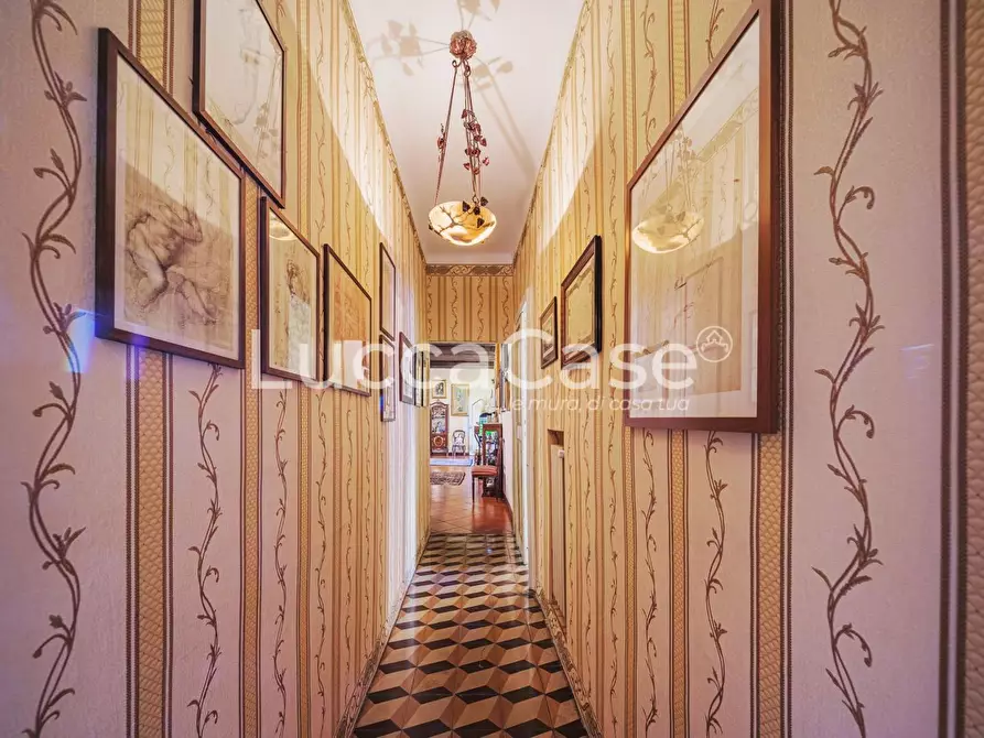 Immagine 30 di Appartamento in vendita  a Lucca