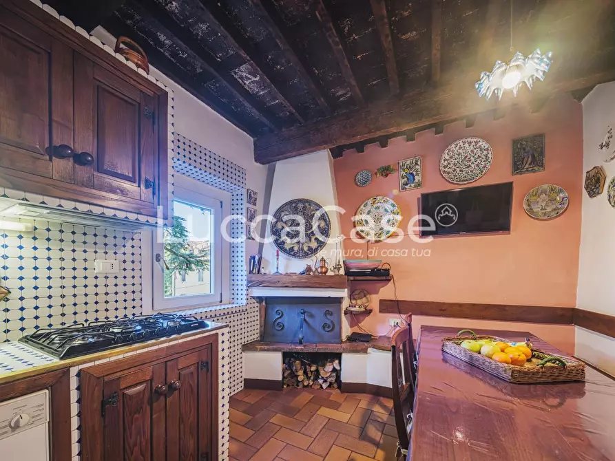 Immagine 21 di Appartamento in vendita  a Lucca