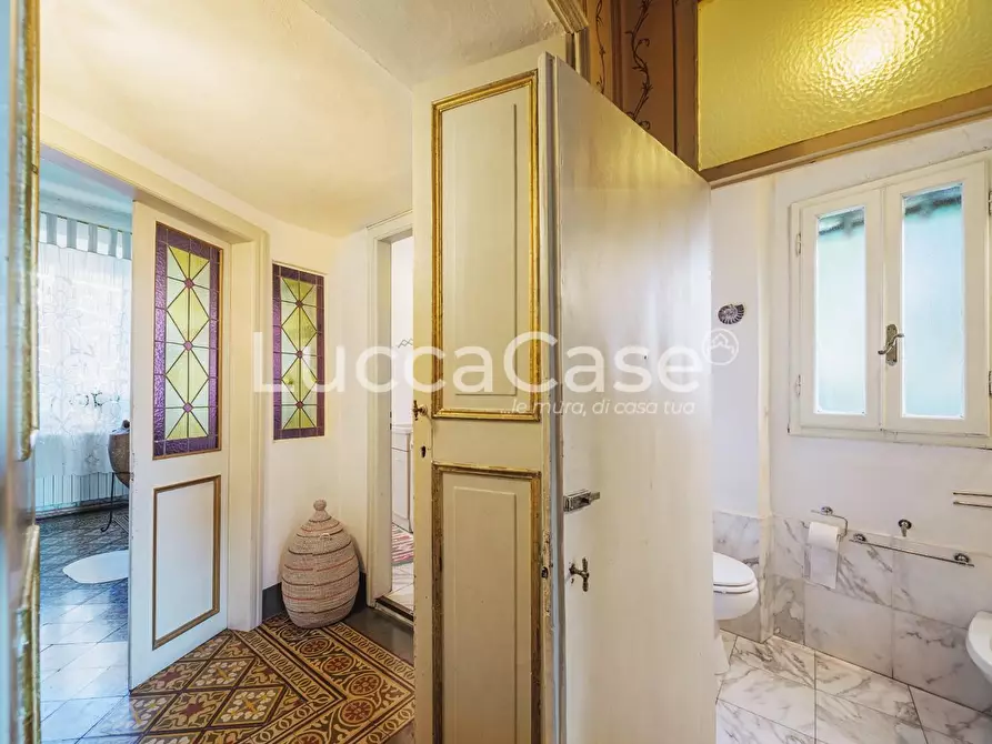 Immagine 27 di Appartamento in vendita  a Lucca