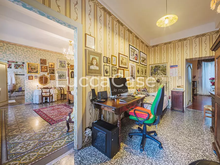 Immagine 31 di Appartamento in vendita  a Lucca