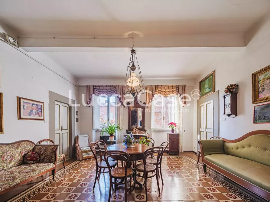 Immagine 9 di Appartamento in vendita  a Lucca