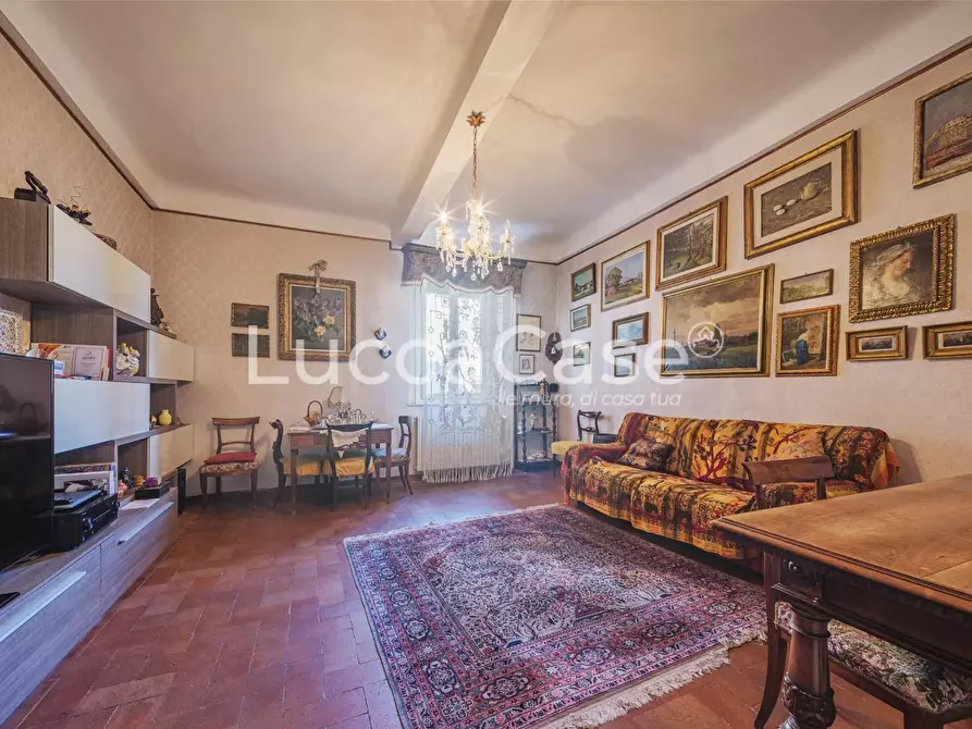 Immagine 15 di Appartamento in vendita  a Lucca