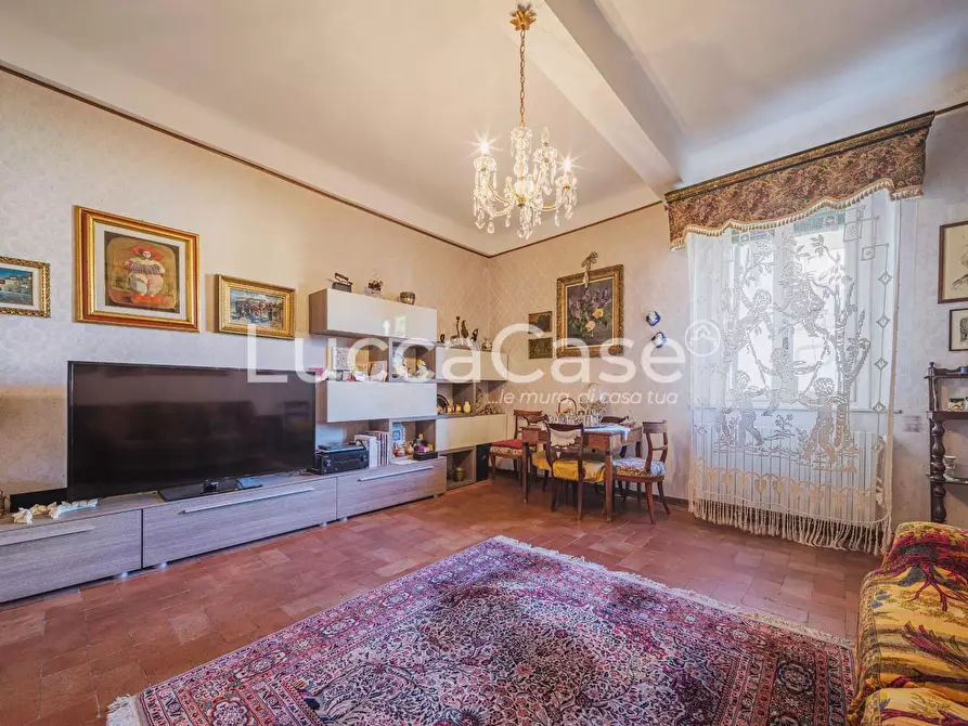 Immagine 16 di Appartamento in vendita  a Lucca