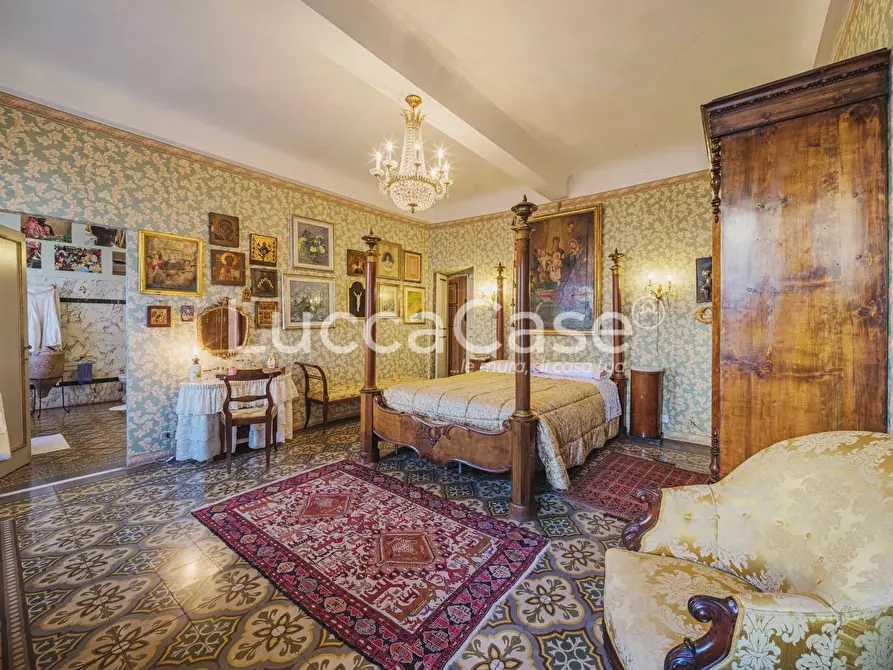 Immagine 19 di Appartamento in vendita  a Lucca