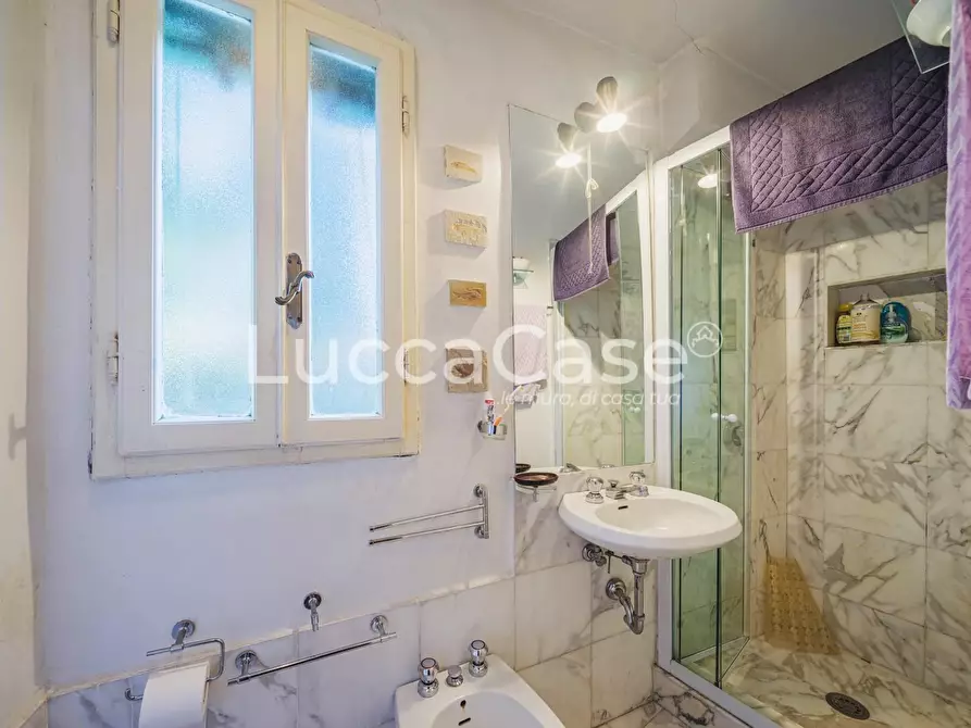 Immagine 35 di Appartamento in vendita  a Lucca