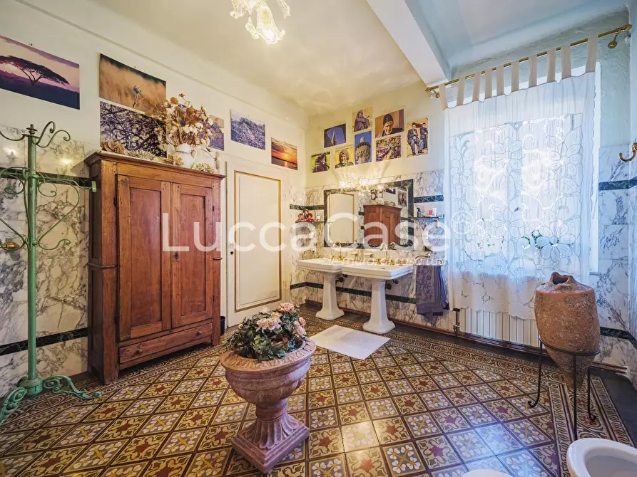 Immagine 28 di Appartamento in vendita  a Lucca