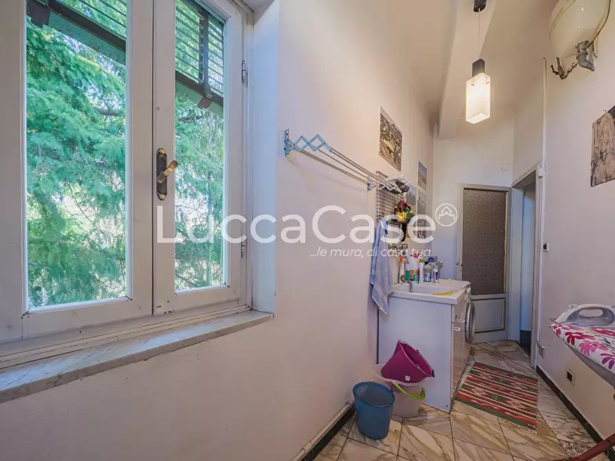 Immagine 36 di Appartamento in vendita  a Lucca