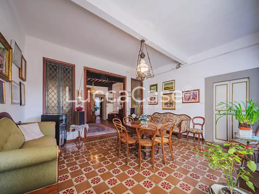 Immagine 7 di Appartamento in vendita  a Lucca