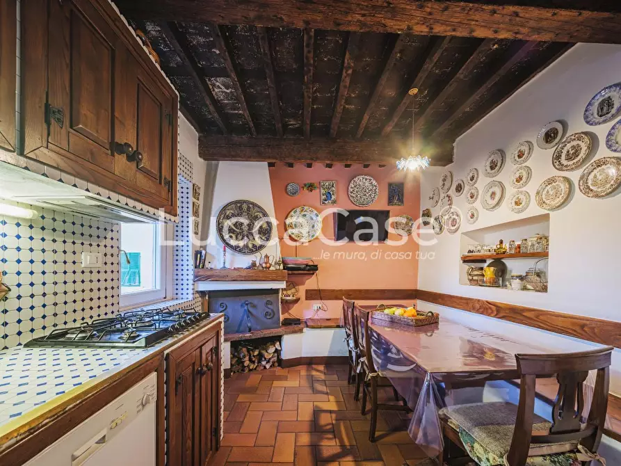 Immagine 8 di Appartamento in vendita  a Lucca