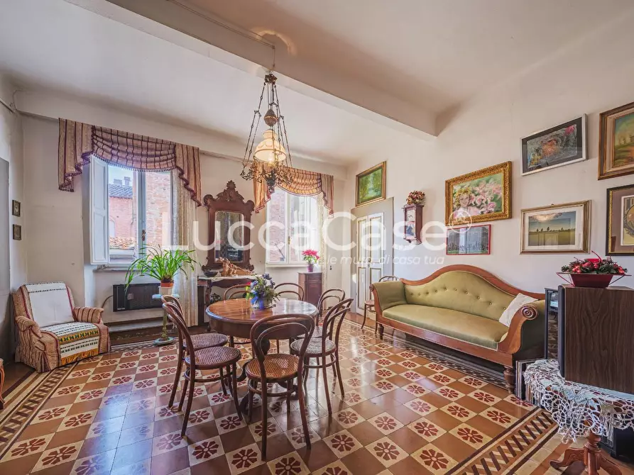 Immagine 3 di Appartamento in vendita  a Lucca