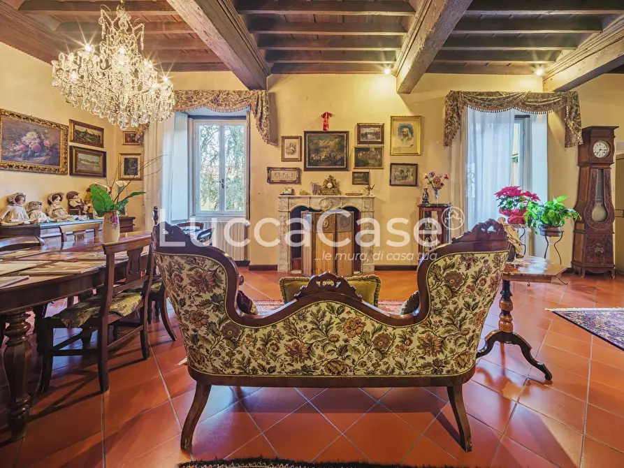 Immagine 17 di Appartamento in vendita  a Lucca