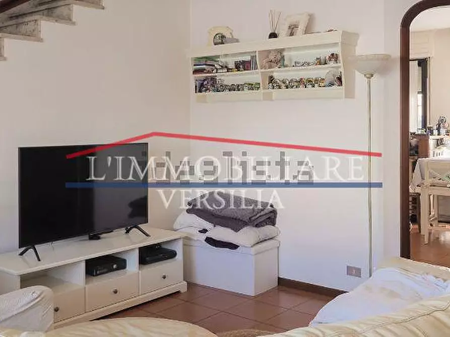 Immagine 6 di Porzione di casa in vendita  a Massa