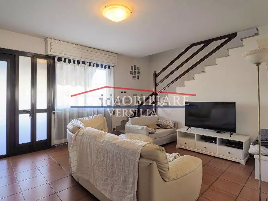 Immagine 4 di Porzione di casa in vendita  a Massa