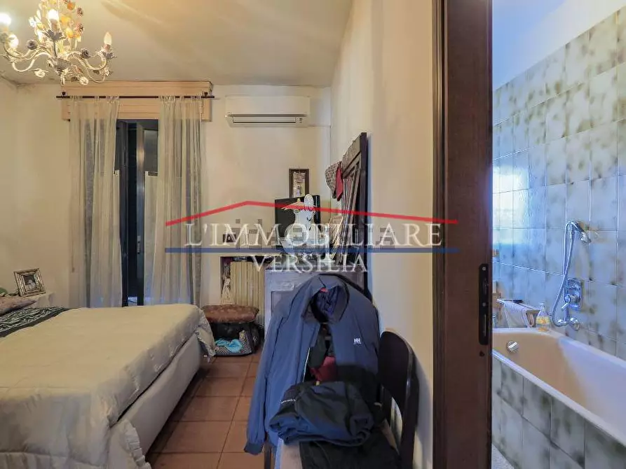 Immagine 17 di Porzione di casa in vendita  a Massa