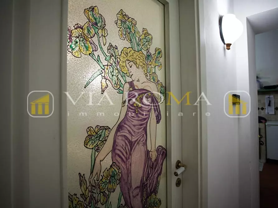 Immagine 10 di Appartamento in vendita  a Lucca