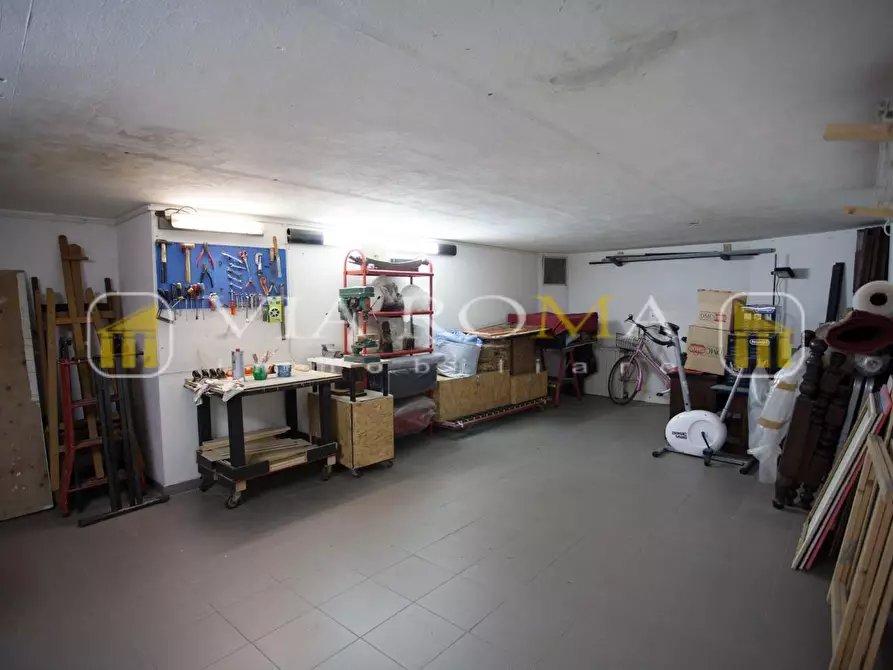 Immagine 19 di Appartamento in vendita  a Lucca