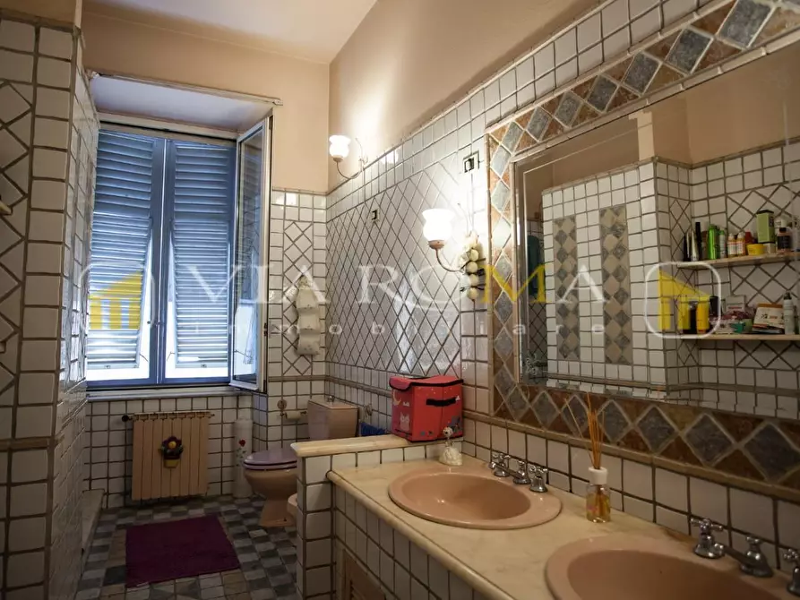 Immagine 9 di Appartamento in vendita  a Lucca