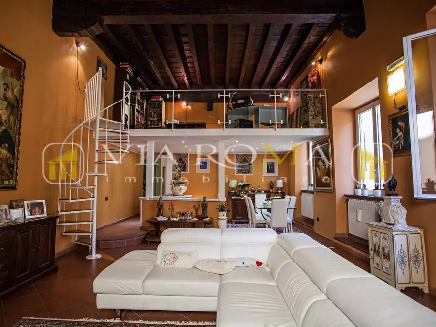 Immagine 20 di Appartamento in vendita  a Lucca