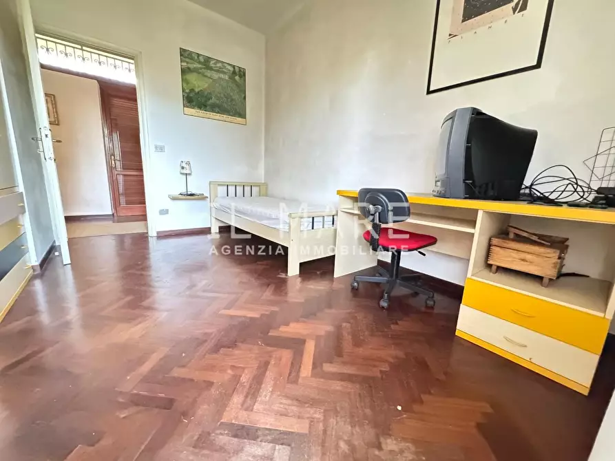 Immagine 8 di Villa in vendita  a Massa