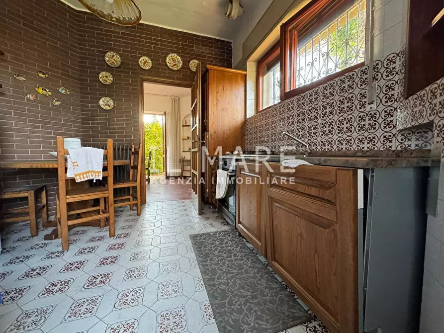 Immagine 13 di Villa in vendita  a Massa