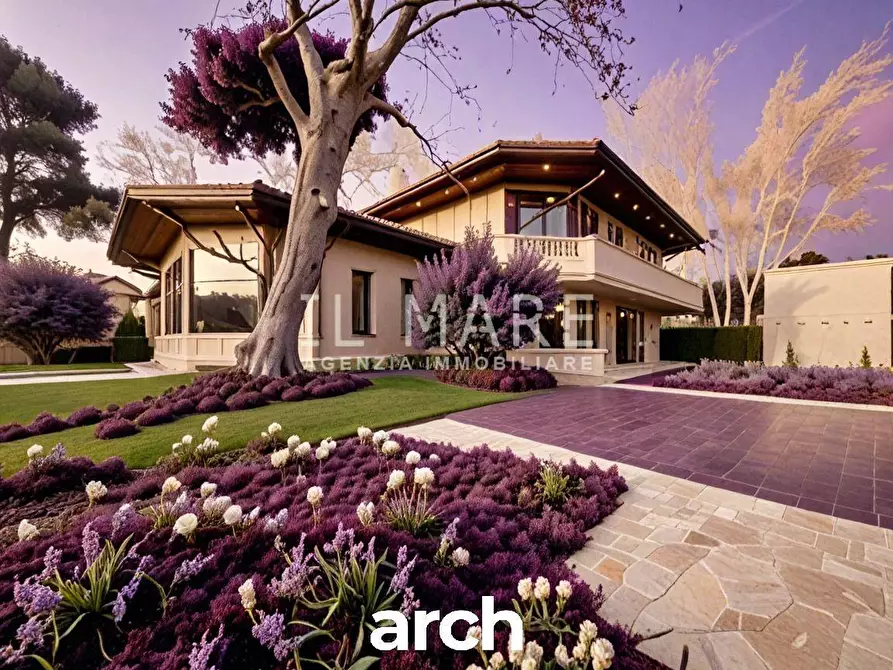 Immagine 23 di Villa in vendita  a Massa