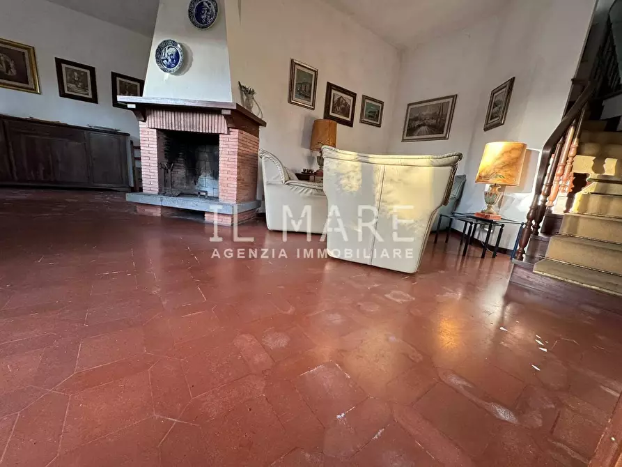 Immagine 17 di Villa in vendita  a Massa