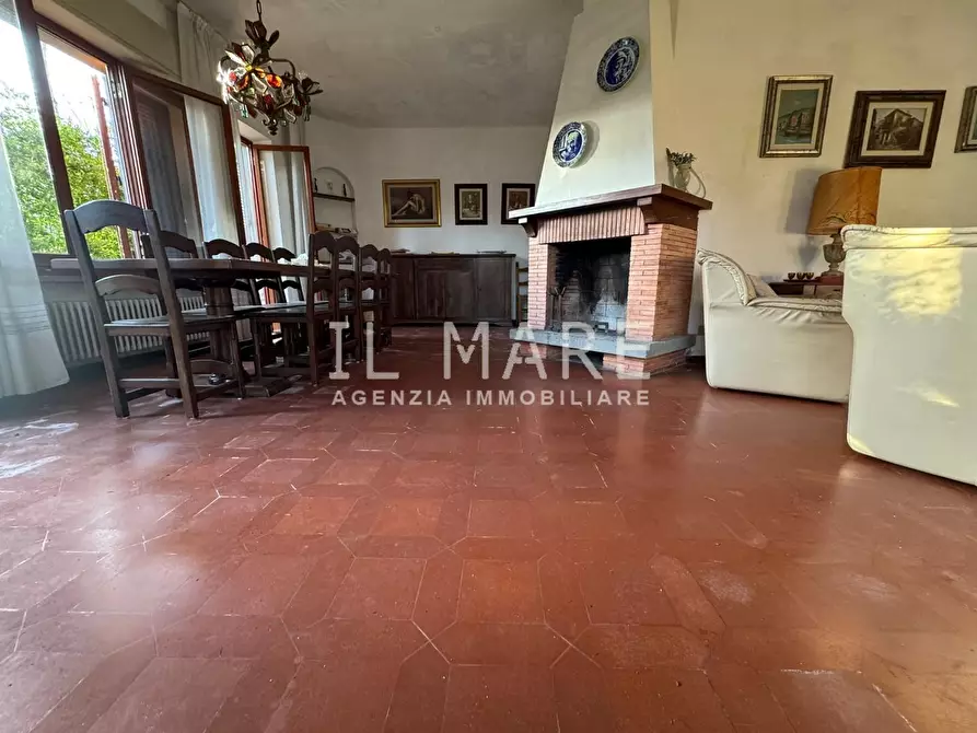 Immagine 18 di Villa in vendita  a Massa