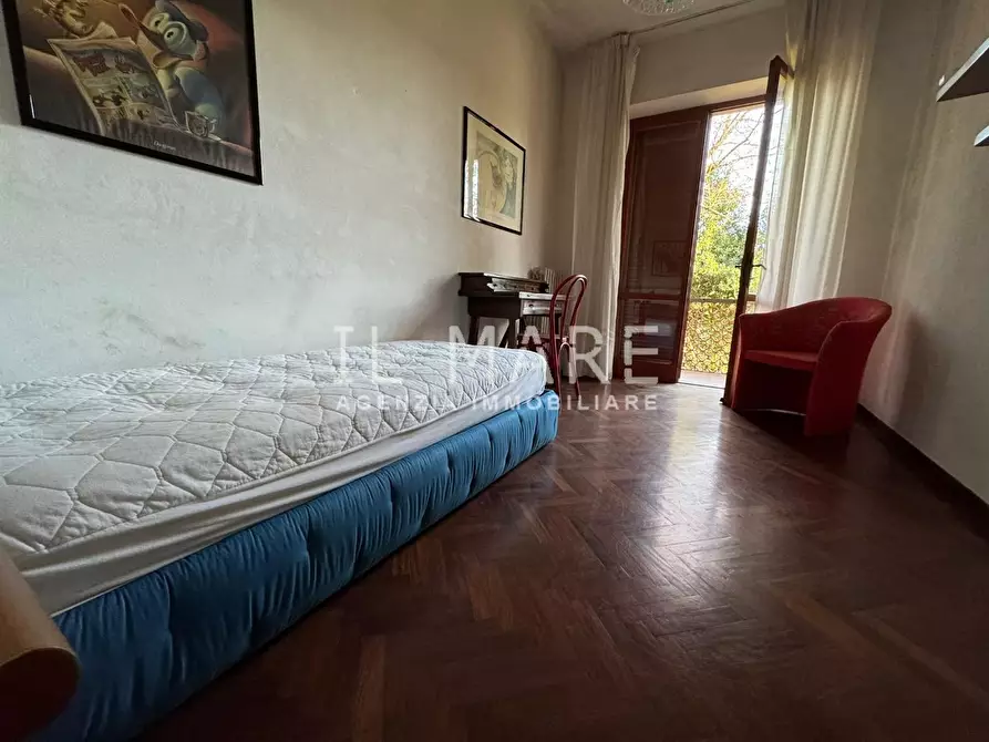 Immagine 9 di Villa in vendita  a Massa