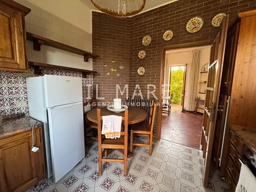 Immagine 14 di Villa in vendita  a Massa