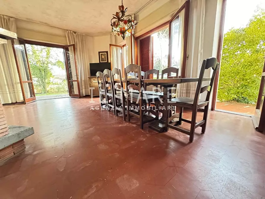 Immagine 21 di Villa in vendita  a Massa