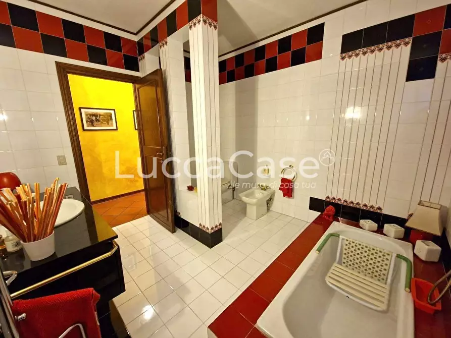 Immagine 20 di Porzione di casa in vendita  a Lucca