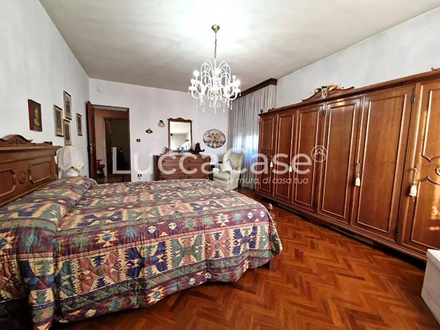 Immagine 17 di Porzione di casa in vendita  a Lucca