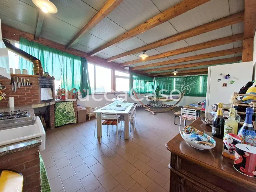 Immagine 2 di Porzione di casa in vendita  a Lucca