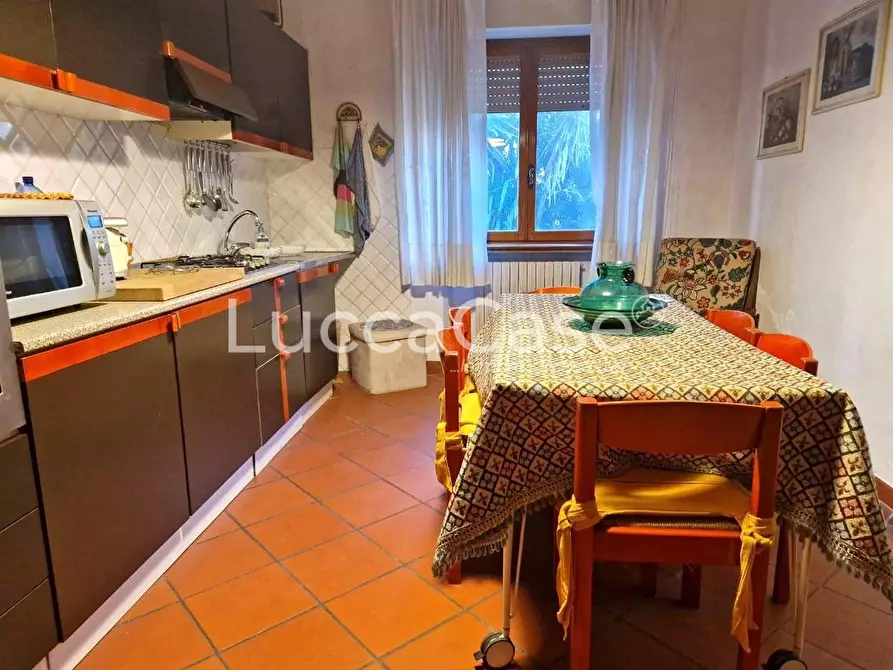 Immagine 7 di Porzione di casa in vendita  a Lucca