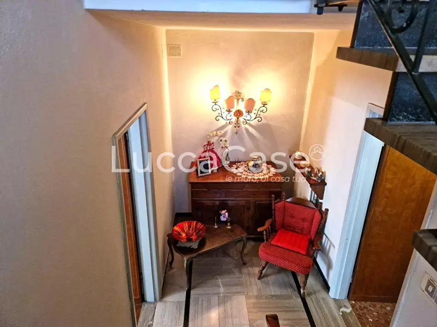 Immagine 14 di Porzione di casa in vendita  a Lucca