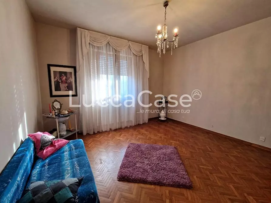 Immagine 9 di Porzione di casa in vendita  a Lucca