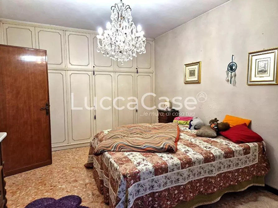 Immagine 11 di Porzione di casa in vendita  a Lucca