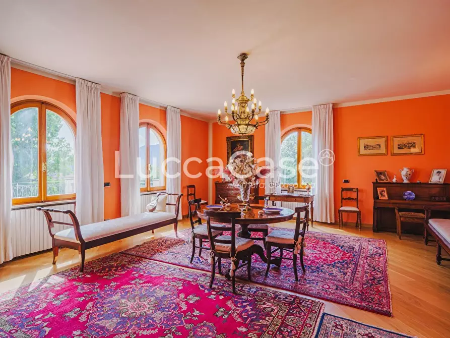 Immagine 21 di Villa in vendita  a Lucca