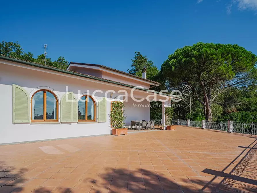 Immagine 40 di Villa in vendita  a Lucca
