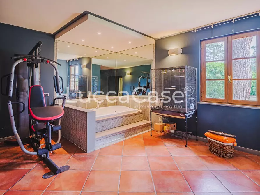 Immagine 18 di Villa in vendita  a Lucca