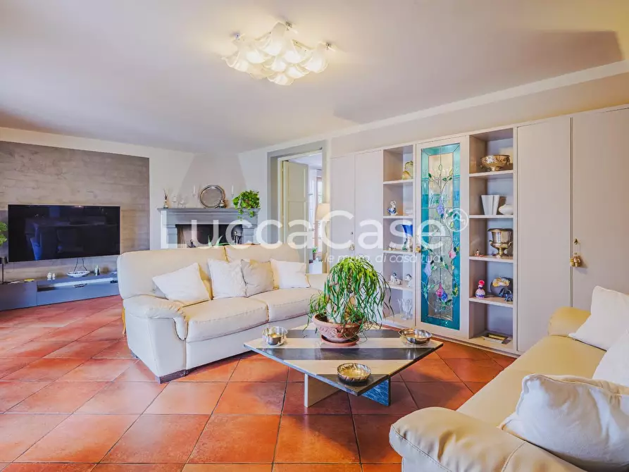 Immagine 6 di Villa in vendita  a Lucca