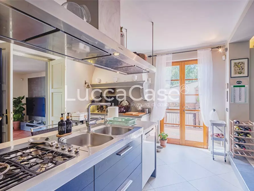 Immagine 12 di Villa in vendita  a Lucca