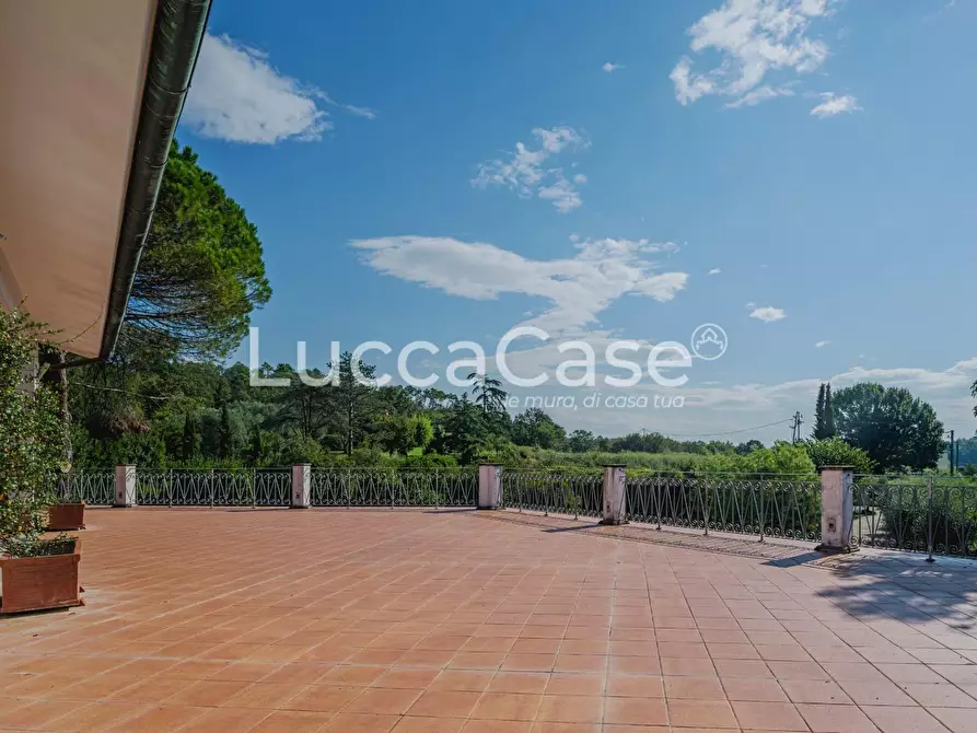 Immagine 26 di Villa in vendita  a Lucca