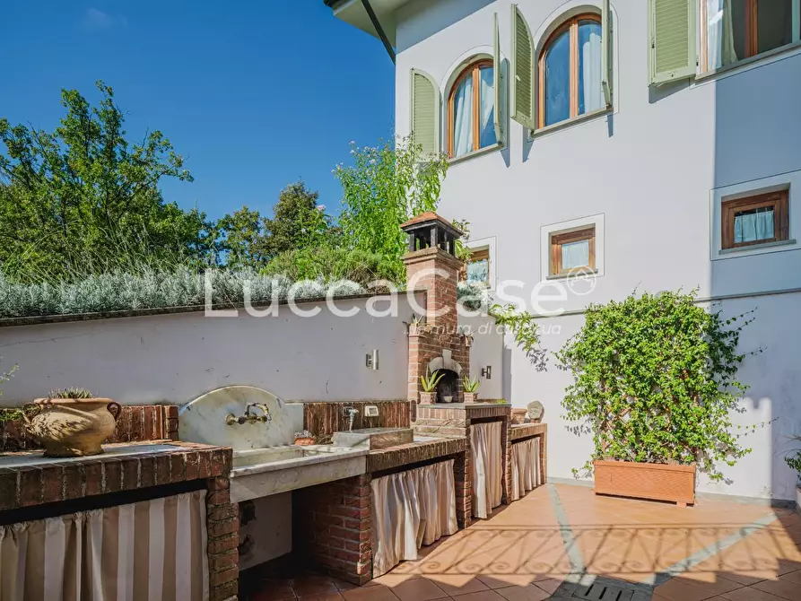 Immagine 13 di Villa in vendita  a Lucca